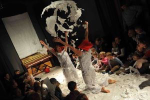 spektakl-pan-satie-teatru-atofri-z-poznania