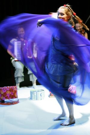 12-i-13-grudnia-najmlodsi-moga-obejrzec-spektakl-tam-i-z-powrotem-austiackiego-teatru