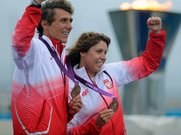 Polacy wskoczyli na podium po świetnych wyścigach medalowych (fot. PAP/EPA)