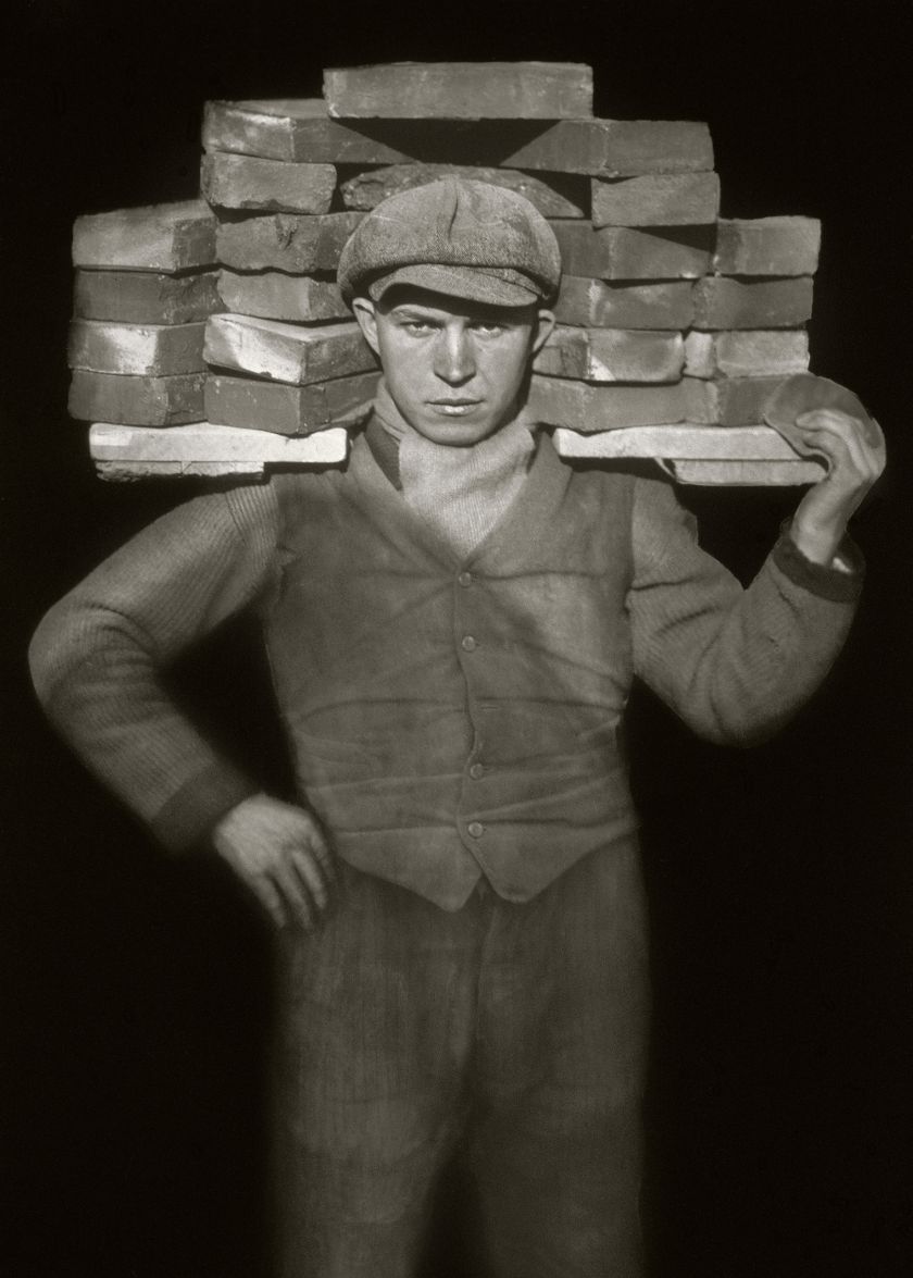 August Sander Pomocnik murarza, 1928, Die Photographische SammlungSK Stiftung Kultur – August Sander Archiv, Koln, VG Bild-Kunst, Bonn, 2017