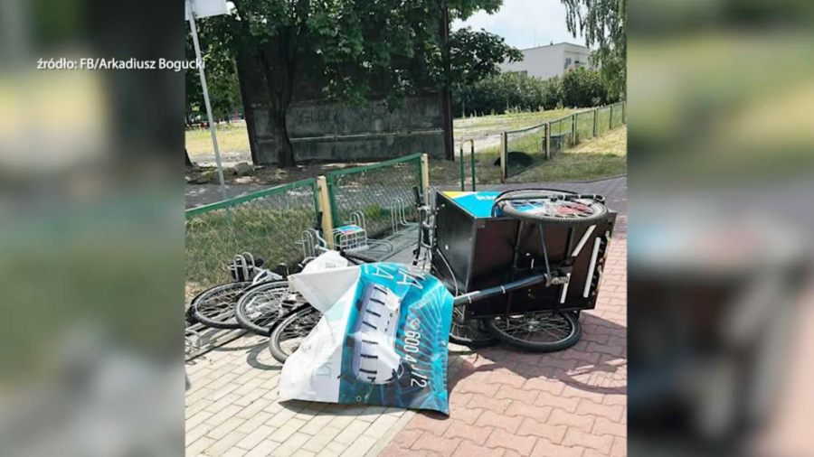 W Skarżysku-Kamiennej wandale zdewastowali wypożyczalnię rowerów miejskich 