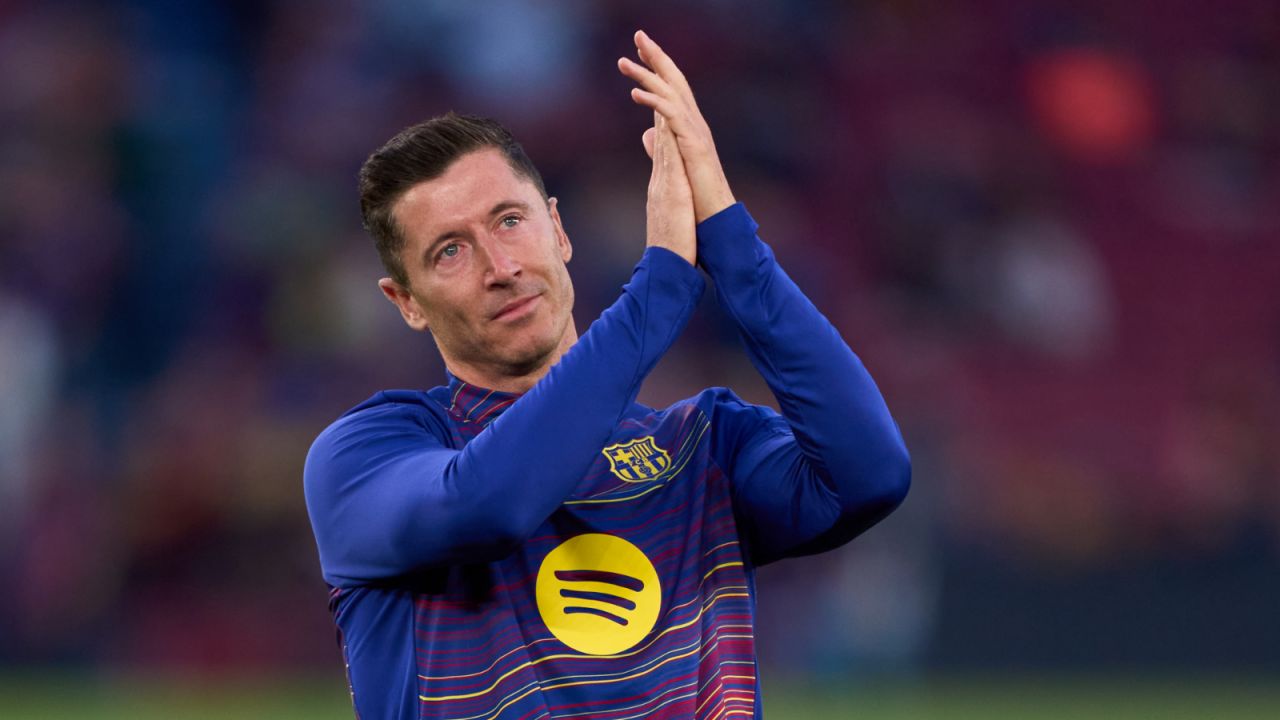 Robert Lewandowski wziął udział w swoim ostatnim treningu w Barcelonie. Polak pożegnał się z kibicami [WIDEO]