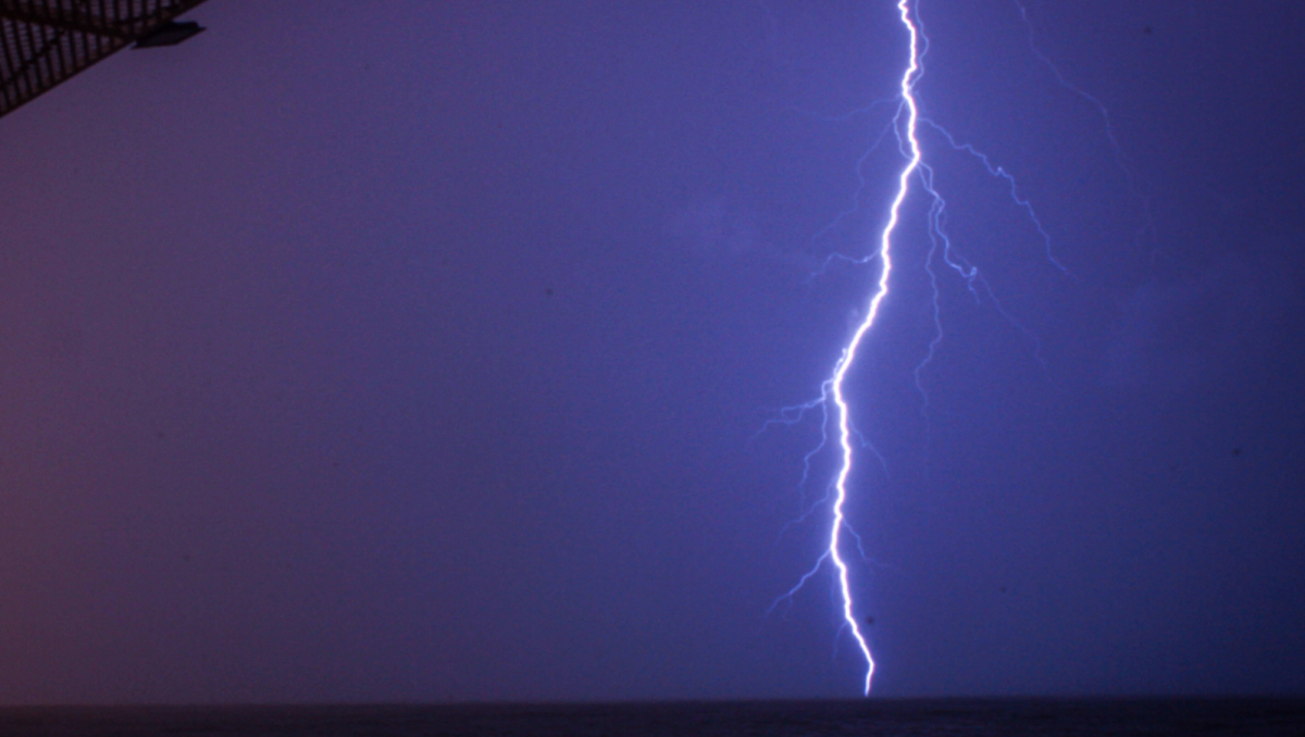 Piłkarz w Indonezji zginął od uderzenia piorunem (fot. PAP) Piłkarz w Indonezji zginął od uderzenia piorunem (fot. PAP)