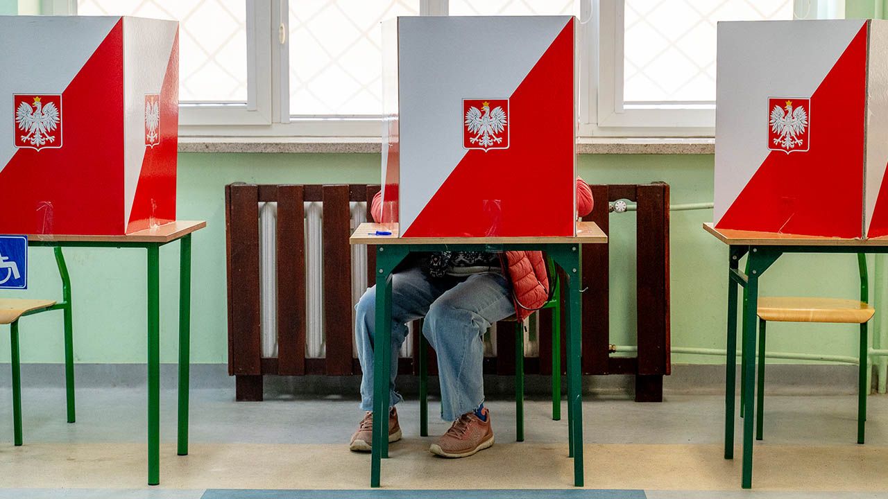 W związku z informacjami o nieautoryzowanej przez Krajowe Biuro Wyborcze aplikacji stowarzyszenia Ruch Kontroli Wybor&oacute;w, kt&oacute;ra miała służyć do weryfikacji zaświadczeń o prawie do...