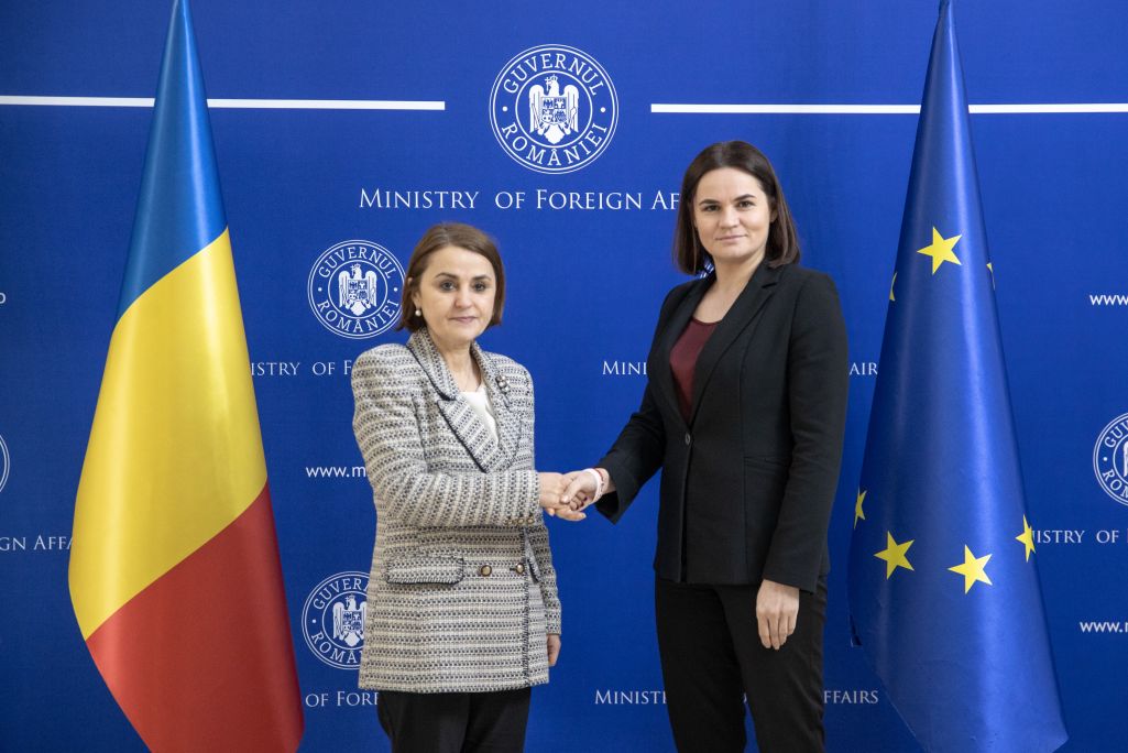 Міністарка замежных справаў Румыніі Лумініца Адабэску (Luminița Odobescu) прыняла Святлану Ціханоўскую ў Бухарэсце. (Фота: Офіс Святланы Ціханоўскай)
