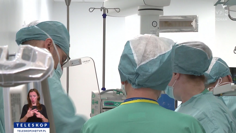 27-latkowi groziła amputacja nóg. Takiej operacji jeszcze nie było (fot. TVP3 Poznań)