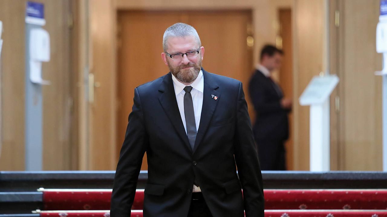 Poseł Grzegorz Braun zgłosił swoją kandydaturę na prezydenta Rzeszowa (fot. PAP/Leszek Szymański) Poseł Grzegorz Braun zgłosił swoją kandydaturę na prezydenta Rzeszowa (fot. PAP/Leszek Szymański)