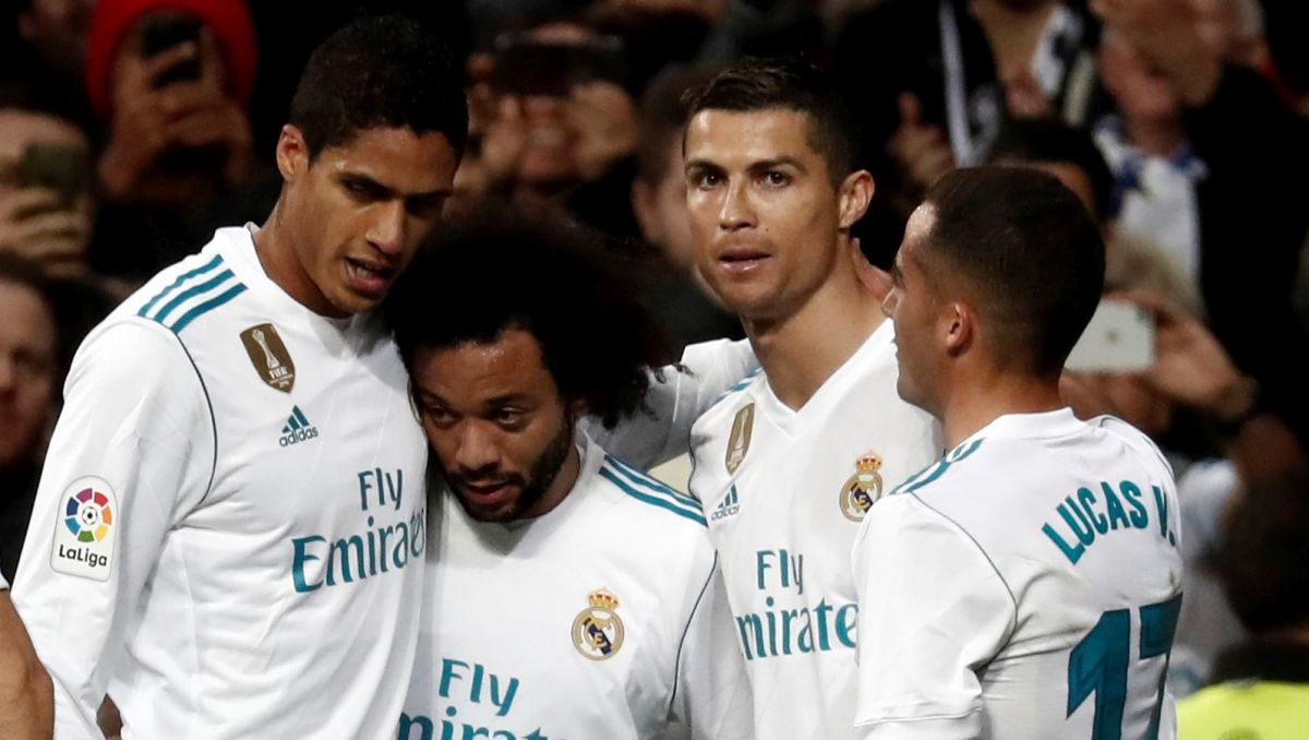 Raphael Varane (pierwszy z lewej) może wrócić do Realu Madryt (fot. Getty Images) Raphael Varane (pierwszy z lewej) może wrócić do Realu Madryt (fot. Getty Images)