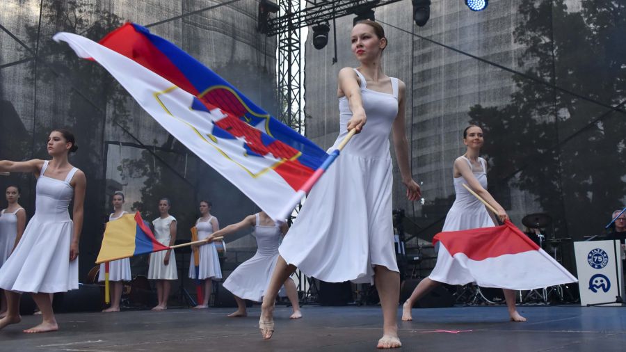 Po sześciu latach przerwy Międzynarodowe Spotkania Muzykującej Młodzieży powróciły do Bydgoszczy. 43. Bydgoskie Impresje Muzyczne rozpoczęły się w sobotę, 28 czerwca, widowiskową paradą wodną oraz koncertem inauguracyjnym na Wyspie Młyńskiej z udziałem zespołu SVAHY. Festiwal potrwa do 2 lipca (fot. Anna Kopeć)