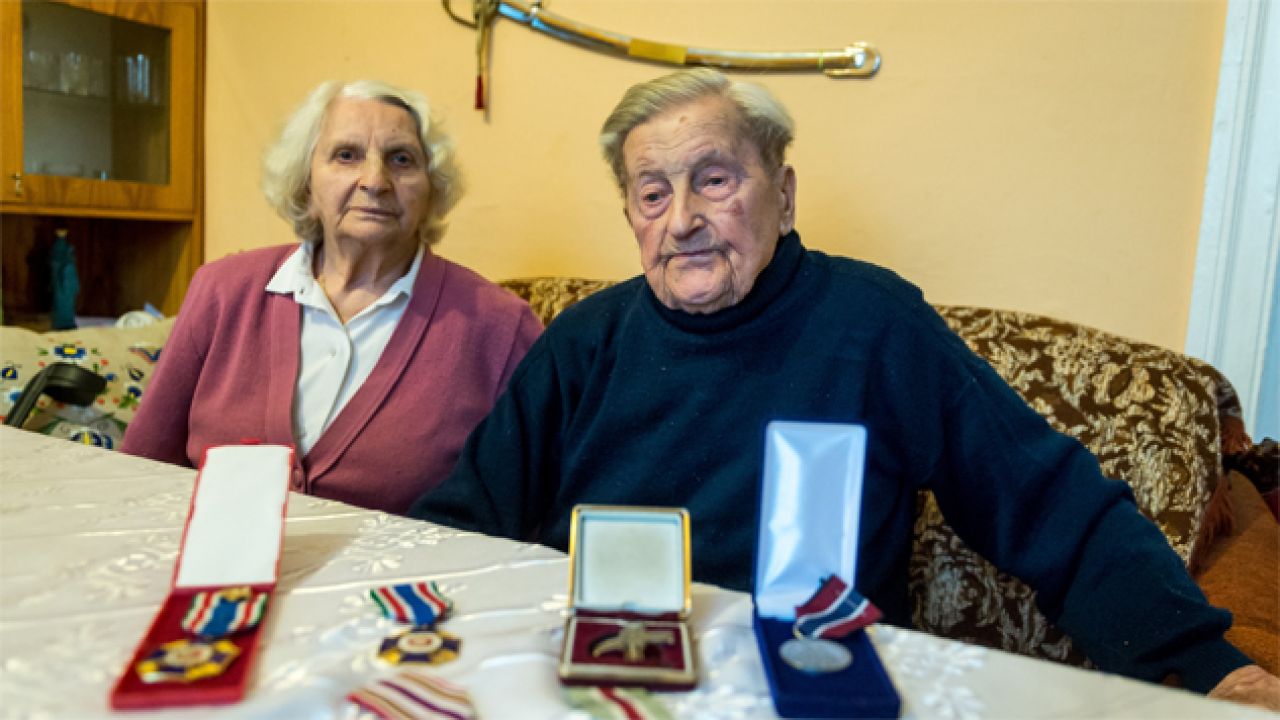Por. Józef Żurek został wzięty do niewoli po bitwie, do Polski wrócił w 1946 roku (fot. PAP/Tytus Żmijewski) Por. Józef Żurek został wzięty do niewoli po bitwie, do Polski wrócił w 1946 roku (fot. PAP/Tytus Żmijewski)