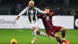 Karol Linetty w walce z Douglasem 