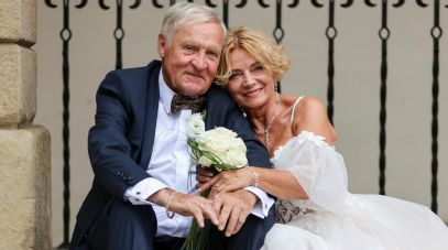 Iwona szybko wpadła Gerardowi w oko, a i ona nie pozostała obojętna. Para pobrała się 5 sierpnia 2023 r. w Zamku Królewskim w Niepołomicach pod Krakowem. Fot. Filip Radwański/ AKPA