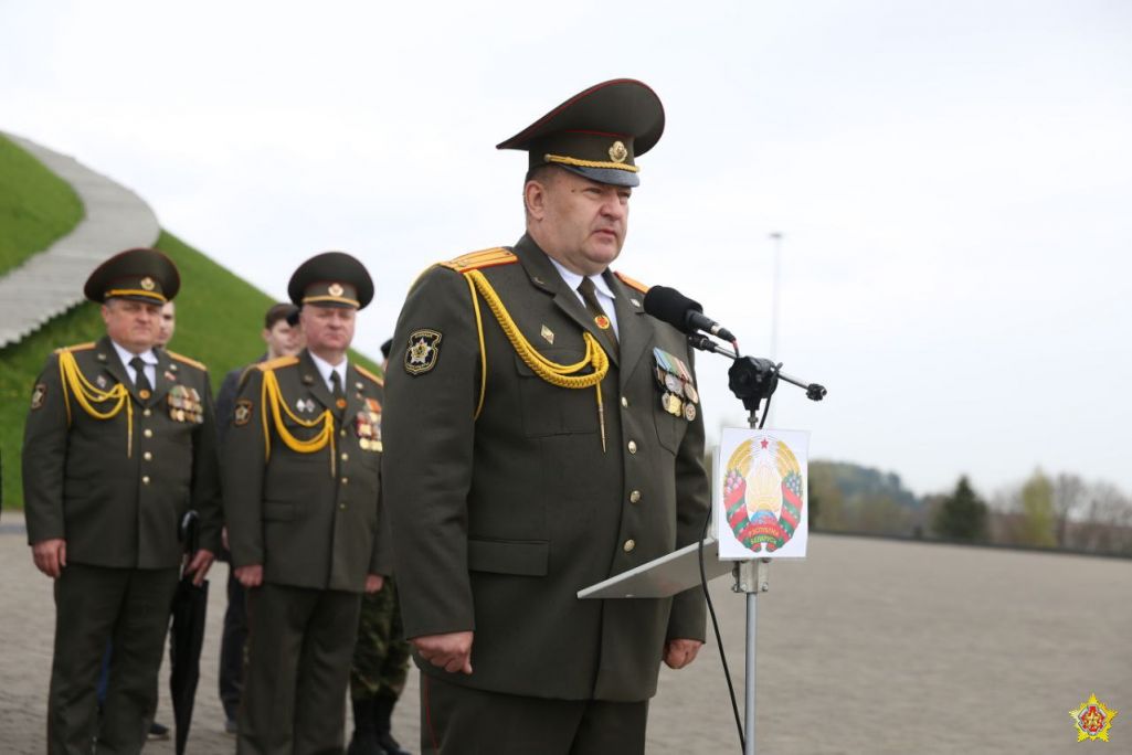 Здымак мае ілюстрацыйны характар. Урачыстая цырымонія адпраўкі грамадзянаў, прызваных на тэрміновую вайсковую службу. Курган Славы, Беларусь. 26 красавіка 2023 года. (Фота: modmilby / Telegram)