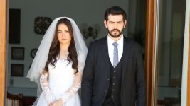 Yağmur Yüksel i Barış Baktaş jako Dilan i Baran, główni bohaterowie serialu „Vendetta”