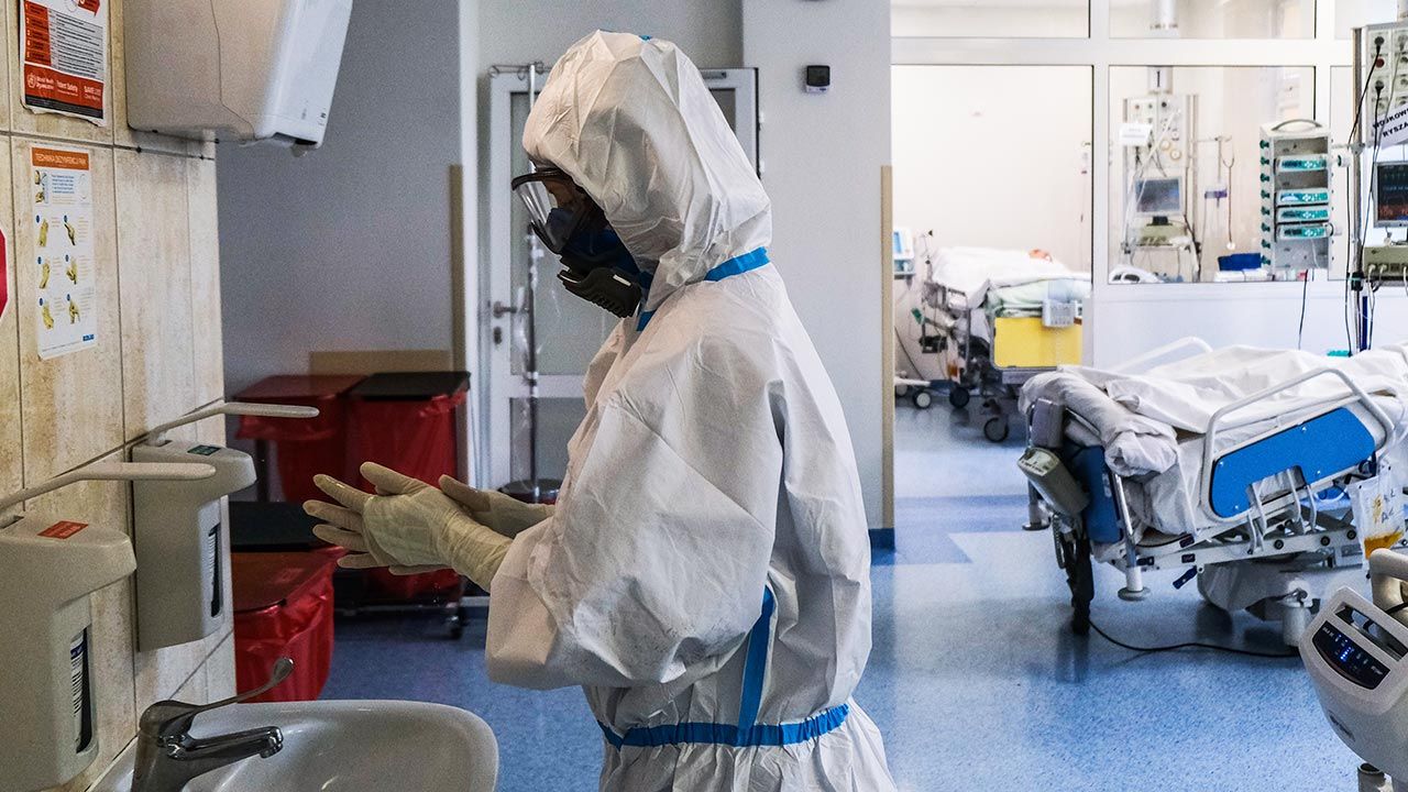 Raport o stanie epidemii koronawirusa w Polsce (fot. Omar Marques/Anadolu Agency via Getty Images) Raport o stanie epidemii koronawirusa w Polsce (fot. Omar Marques/Anadolu Agency via Getty Images)
