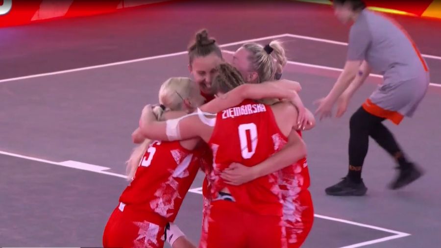 The Poles cut France’s winning streak and knock the favorites out of the tournament. (TVP Sport)