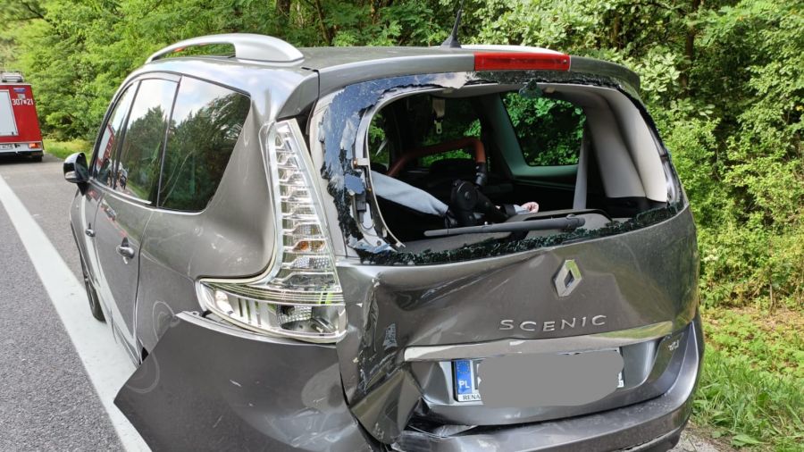 Groźny wypadek na DK 73. Poszkodowana trójka dzieci, w tym 2-letnia dziewczynka