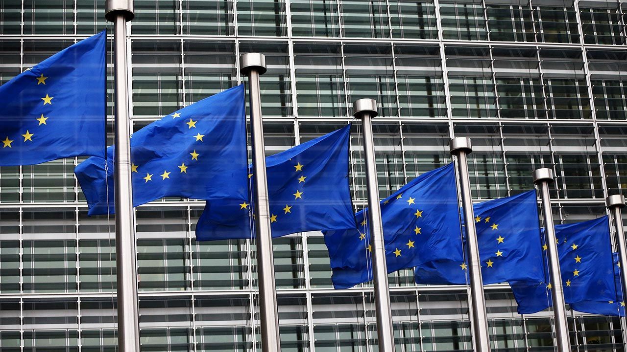 Komisja Europejska wciąż nie zaakceptowała KPO (fot. Carl Court/Getty Images)