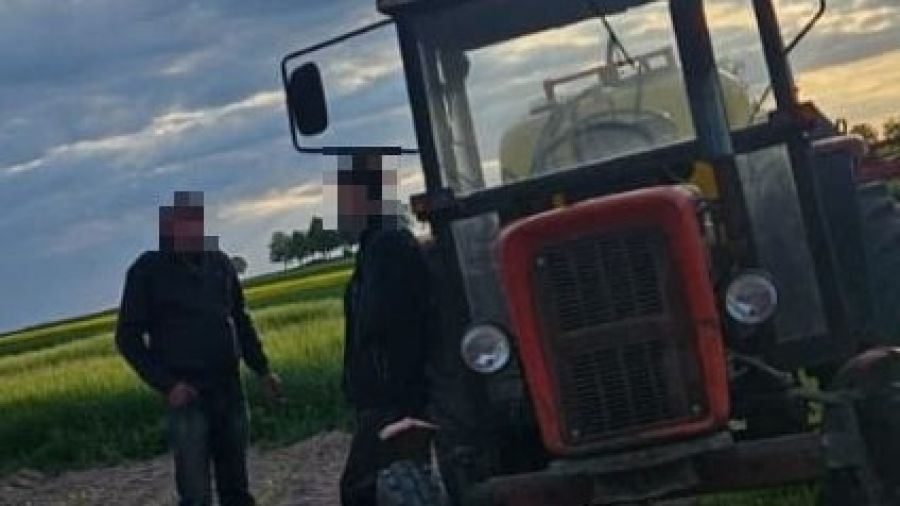 Kompletnie pijany traktorzysta przyłapany przez policję