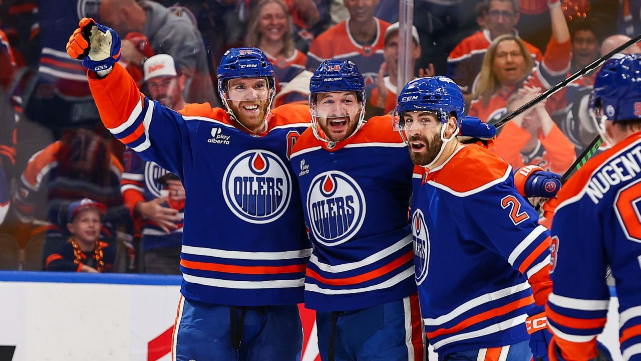Hokeiści Edmonton Oilers przybliżyli się do walki o Puchar Stanleya (fot. Getty Images)