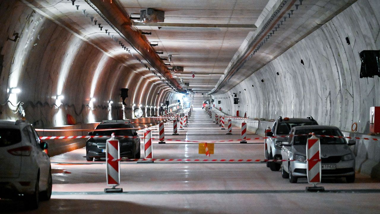 Budowa tunelu pomiędzy wyspami Uznam i Wolin w Świnoujściu, jednej z kluczowych inwestycji w Polsce (fot. PAP/Marcin Bielecki)