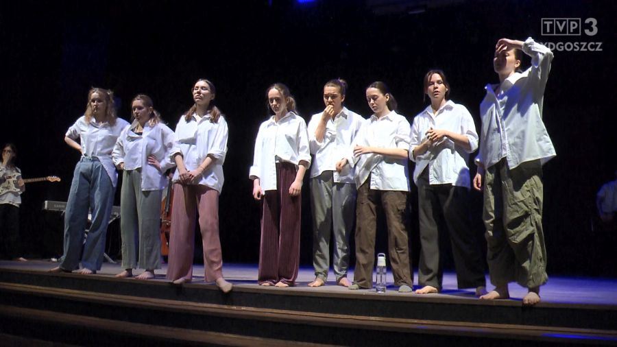 Teatr nasz widzimy ogromny
