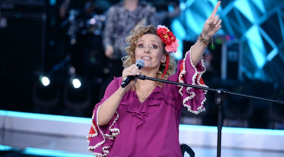 – Ja się bałam, że takich piosenek nie umiem pisać – wyznała Monika Kuszyńska. Tekst i wykonanie utworu „Nie ma rady na miłość” zachwyciło publiczność (fot. J. Bogacz/TVP)