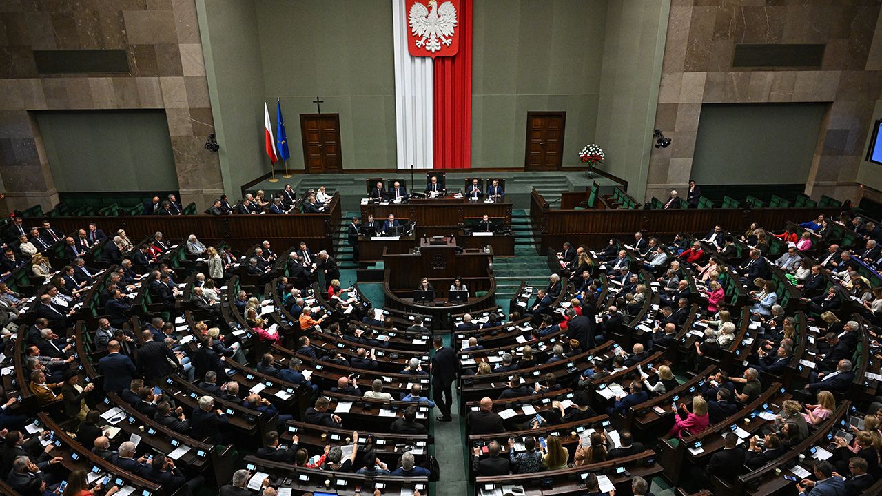 Sejm zaczyna obrady. Wniosek o odwołanie szefa MSWiA, TK i m
