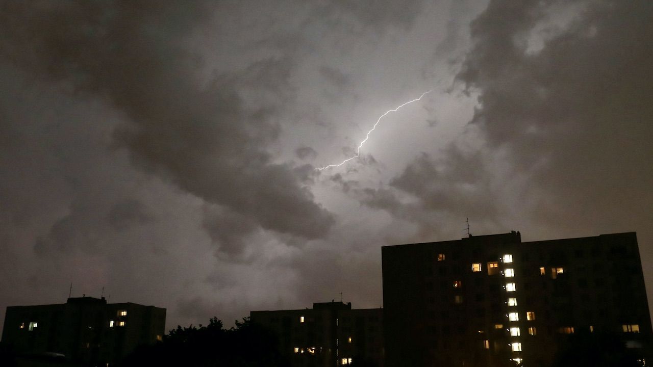 Alerty obowiązują do niedzieli do godzin porannych (fot. PAP/Paweł Supernak) Alerty obowiązują do niedzieli do godzin porannych (fot. PAP/Paweł Supernak)