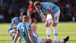 Erling Haaland i Kevin De Bruyne w momencie kontuzji Norwega (fot. Getty)