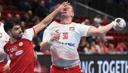 Polscy piłkarze ręczni mają za sobą cztery testy na COVID-19 w ciągu 24 godzin (fot. PAP . Marcin Gadomski)