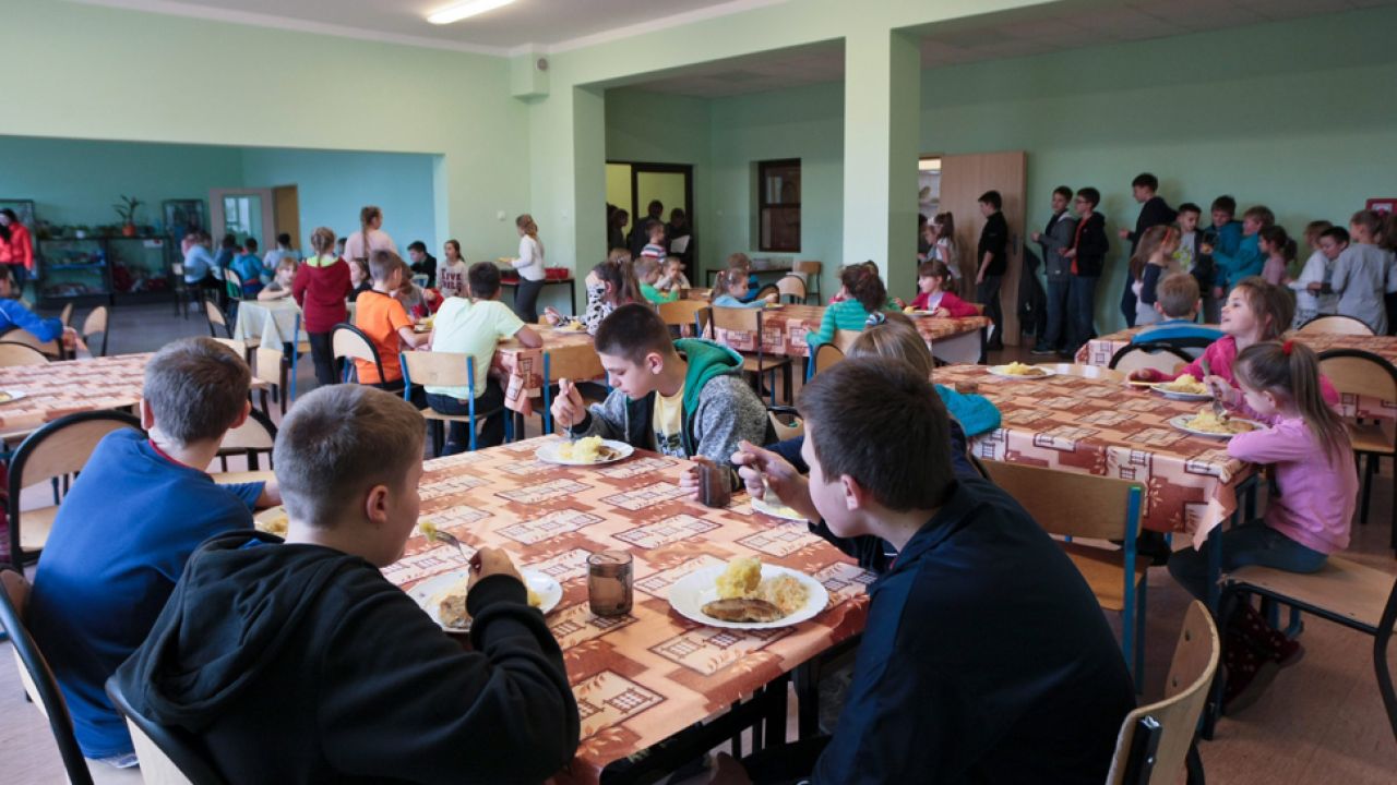 Uczniowie dalej jedzą sól i cukier w szkołach, ale przynosza je z domów (fot. arch.PAP/Lech Muszyński) Uczniowie dalej jedzą sól i cukier w szkołach, ale przynosza je z domów (fot. arch.PAP/Lech Muszyński)