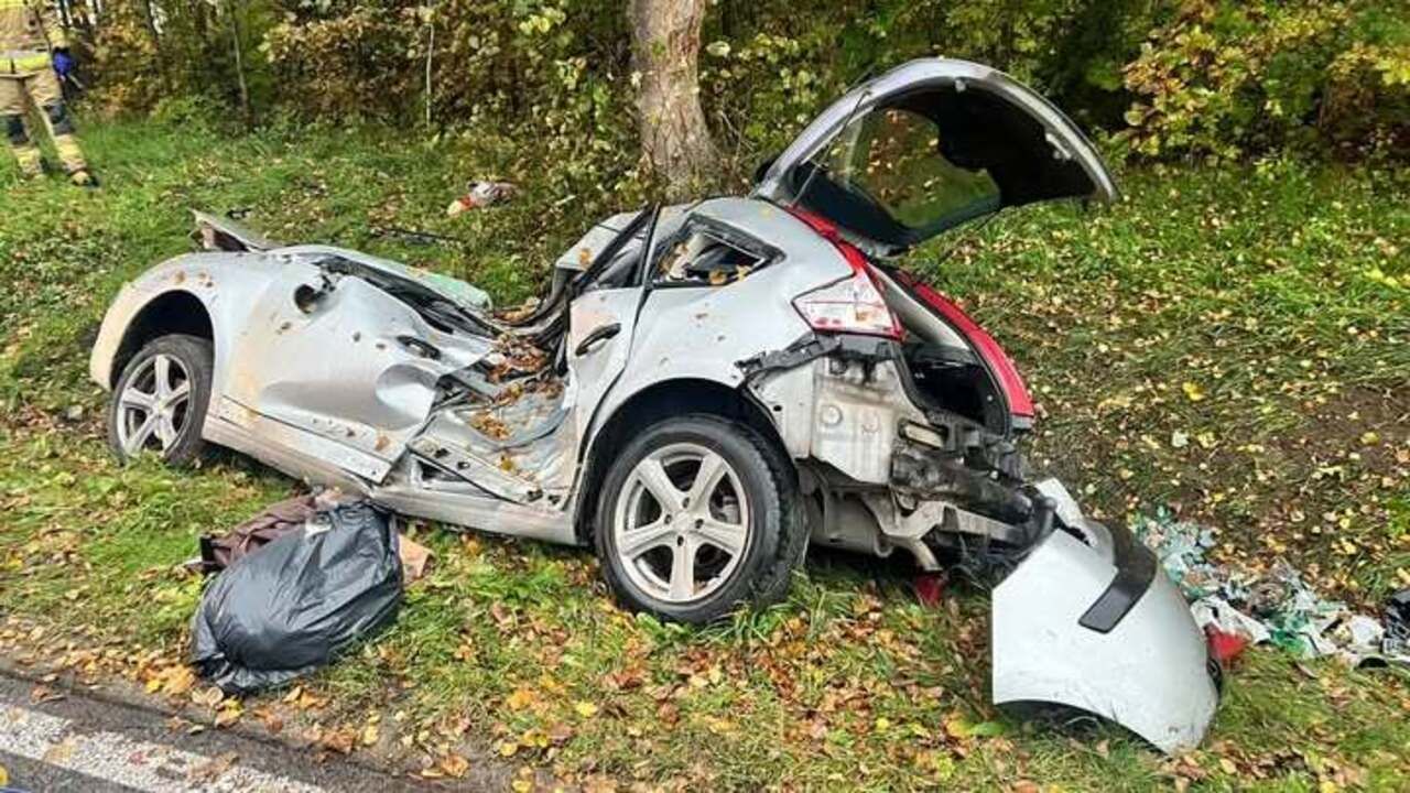 Kobieta wjechała autem w drzewo. Tragedia pod Giżyckiem