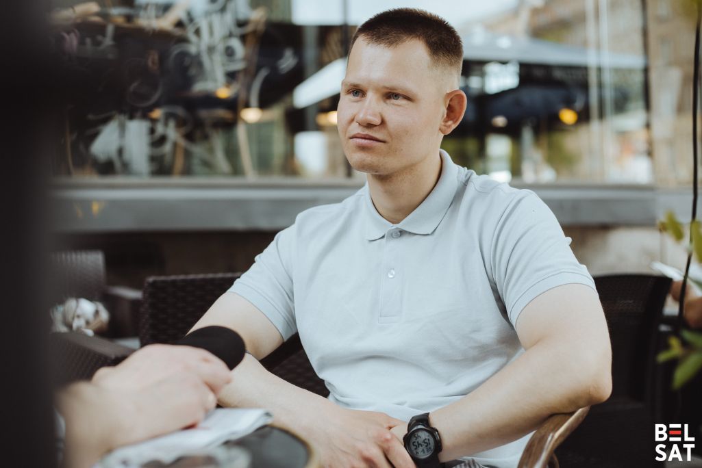 Былы палітзняволены Андрэй Чапюк. Андрэй – валанцёр Праваабарончага цэнтру «Вясна». Быў затрыманы 2 кастрычніка 2020 года ў Менску супрацоўнікамі ГУБАЗіКу і засуджаны на 6 гадоў калоніі ва ўмовах узмоцненага рэжыму. Варшава, Польшча. Фота: Рауль Дзюк / Белсат