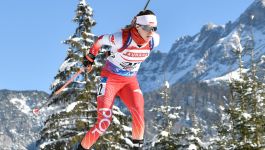 Natalia Sidorowicz w trakcie zawodów PŚ w biathlonie. Dzięki dobrym występom w poprzednim sezonie zawodniczka zapewniła już sobie prawo startu w igrzyskach olimpijskich, które w lutym 2026 roku odbędą się w Mediolanie i Cortinie d'Ampezzo (fot. Getty Images)