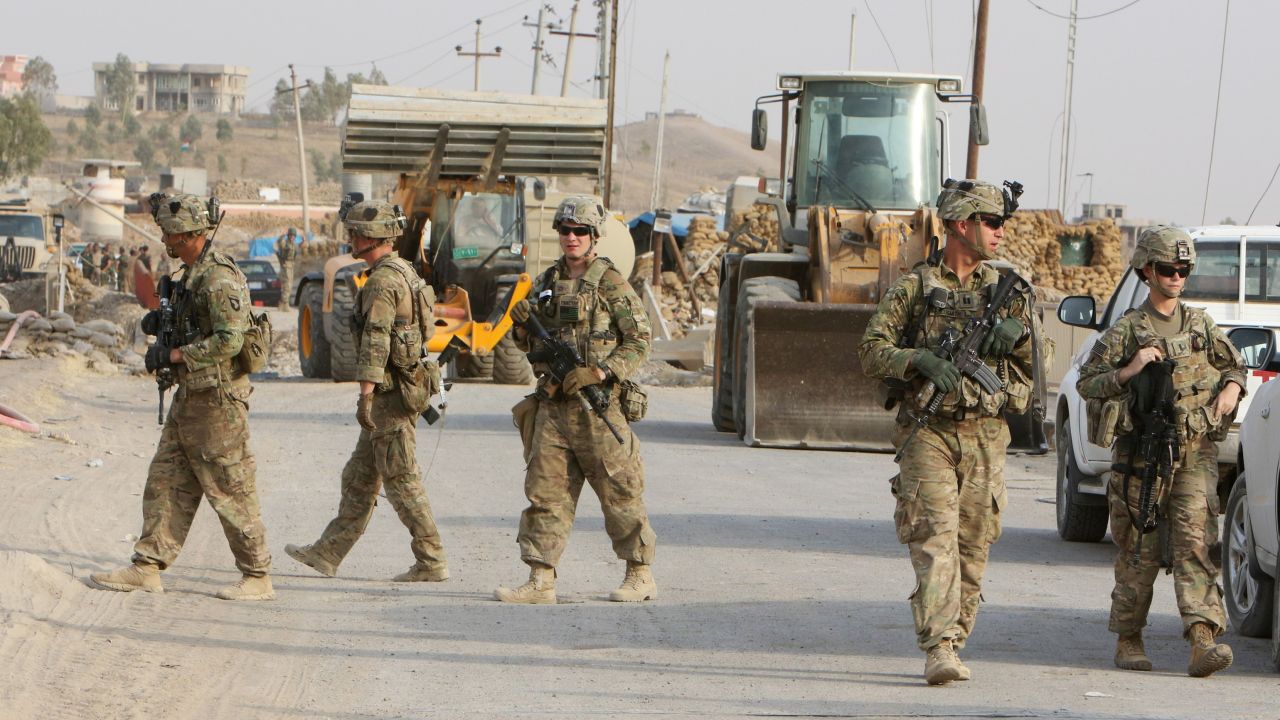 W bazie stacjonują m.in. amerykańscy żołnierze (fot. Reuters/Azad Lashkari)