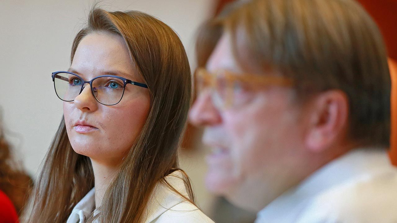 Ludmiła Kozłowska, szefowa Fundacji Otwarty Dialog, i Guy Verhofstadt, przewodniczący frakcji liberałów w Parlamencie Europejskim (fot. PAP/EPA/STEPHANIE LECOCQ) Ludmiła Kozłowska, szefowa Fundacji Otwarty Dialog, i Guy Verhofstadt, przewodniczący frakcji liberałów w Parlamencie Europejskim (fot. PAP/EPA/STEPHANIE LECOCQ)