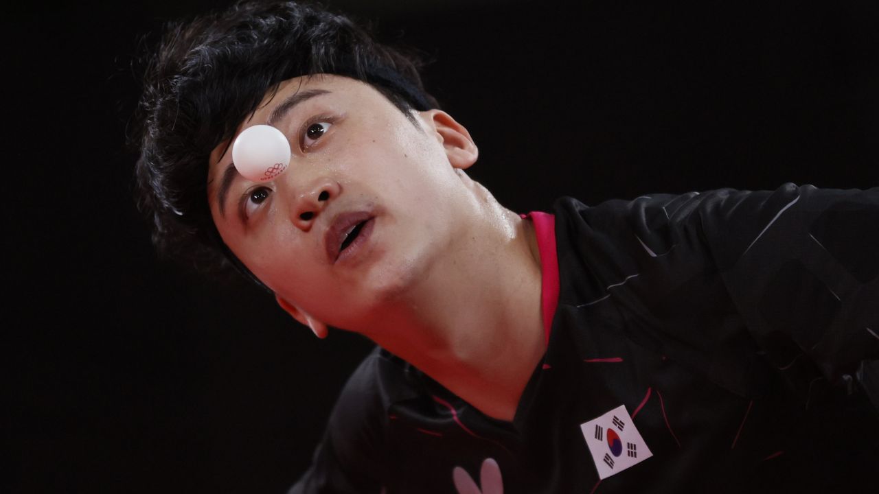 Young-sik Jeoung pokonał Greka Panagiotisa Gionisa 4:3 we wtorkowym spotkaniu 3. rundy turnieju tenisa stołowego. (fot. Getty) Young-sik Jeoung pokonał Greka Panagiotisa Gionisa 4:3 we wtorkowym spotkaniu 3. rundy turnieju tenisa stołowego. (fot. Getty)