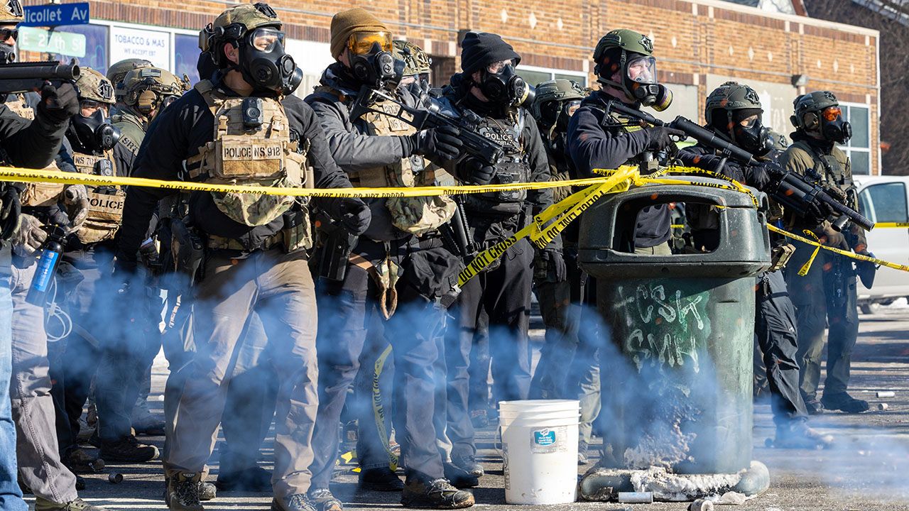 Urząd Celno-Imigracyjny Stan&oacute;w Zjednoczonych (ICE), kt&oacute;rego funkcjonariusze byli ostatnio zamieszani w śmiertelną strzelaniną w Minneapolis, poinformował, że zamierza wysłać swoich...