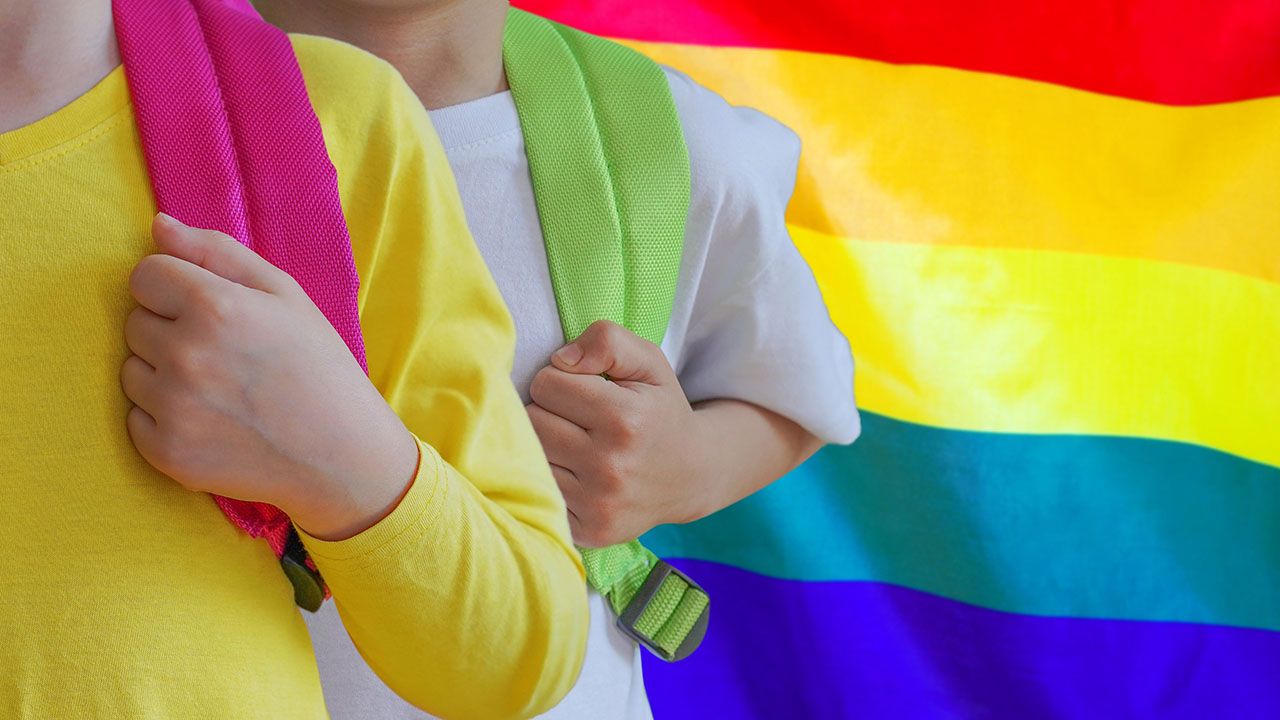 „Pedagożki i pedagodzy, którzy sami są LGBTI* będą dla nich naturalnym elementem placówek” (fot. Shutterstock/lunopark)