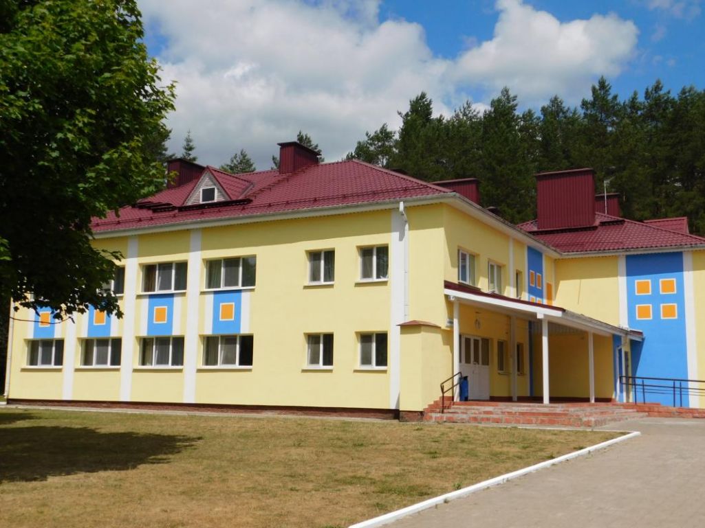 Адзін са спальных карпусоў у «Лясной паляне». (Фота: lespol.org)