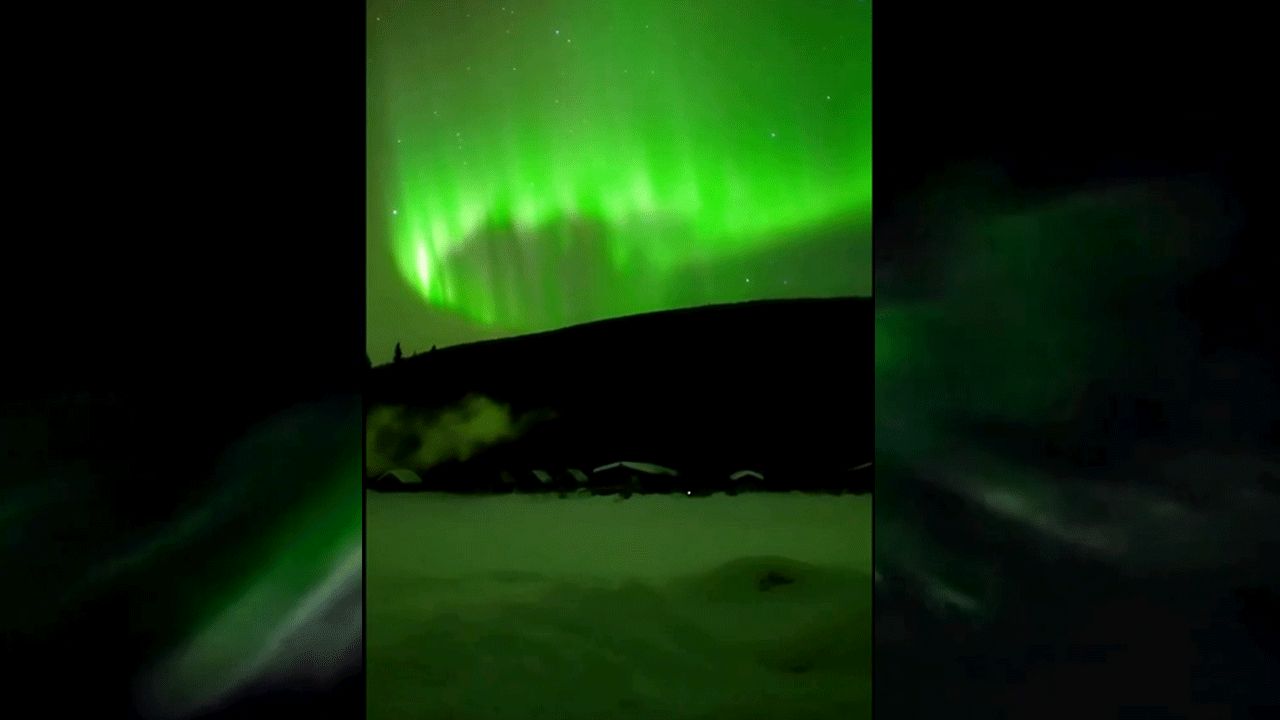 Alaska, Estados Unidos, Canadá.  Un fenómeno asombroso.  La aurora boreal brilla en el cielo