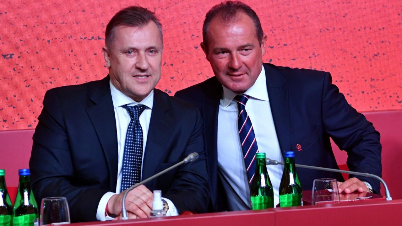 Cezary Kulesza i Marek Koźmiński. Obecny prezes i były wiceprezes PZPN (fot. PAP).