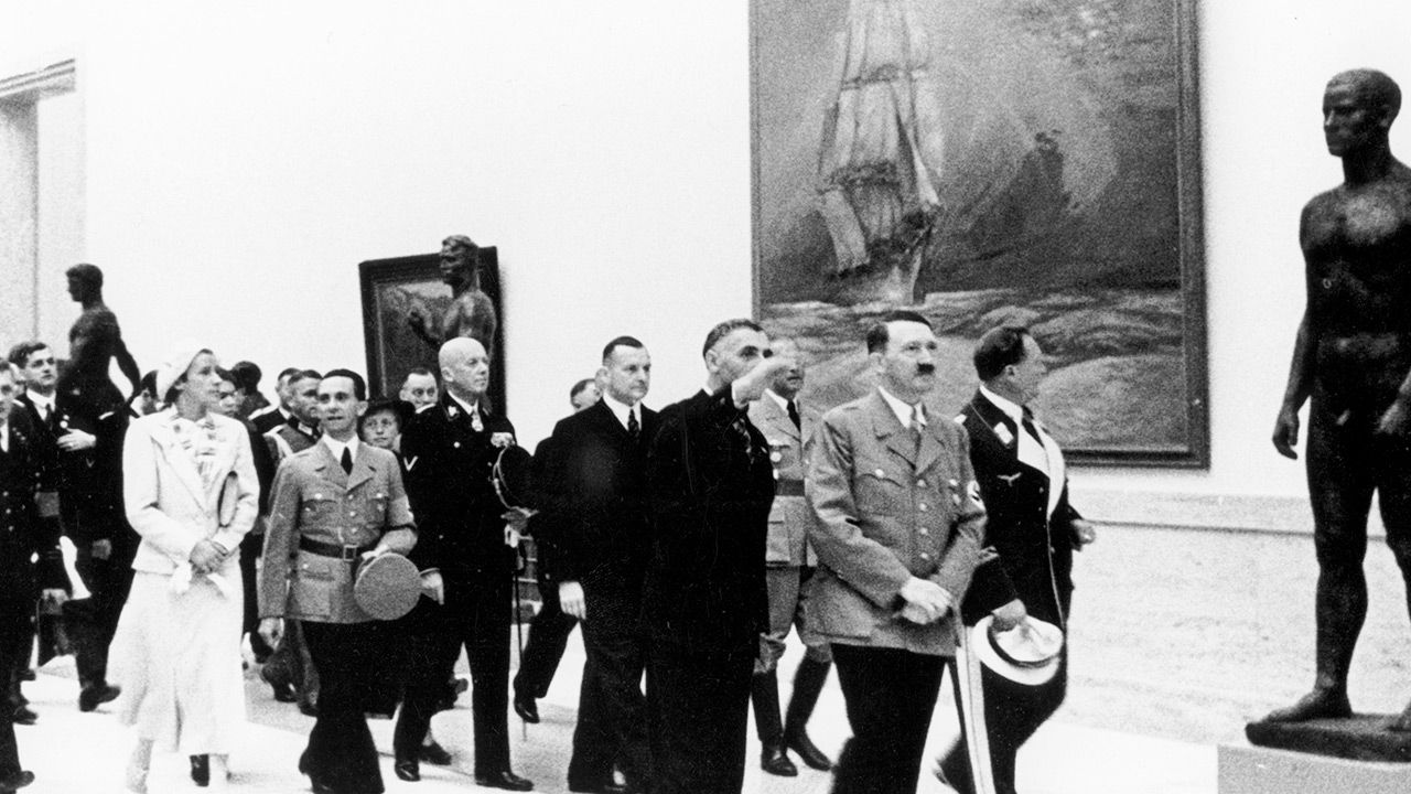 Niemcy zrabowali w Polsce ok. 516 000 pojedynczych dzieł sztuki (fot. Art Images/Heritage Images/Getty Images)