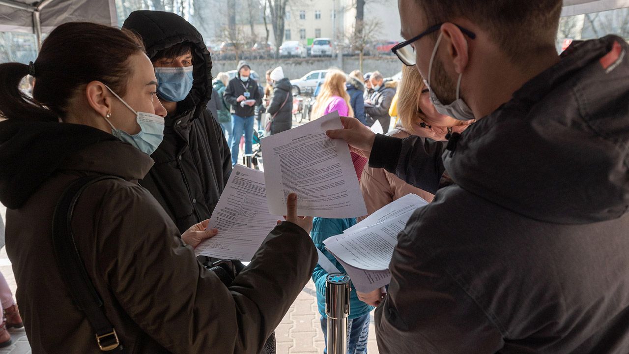 Obecnie ok. 1 mln obywateli Ukrainy i członków ich rodzin korzysta w Polsce z ochrony czasowej (fot. arch.PAP/Jakub Kaczmarczyk)