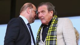 Martin Schulz (L) i Gerhard Schroeder (P) na stadionie Borussii Dortmund (fot. Getty)