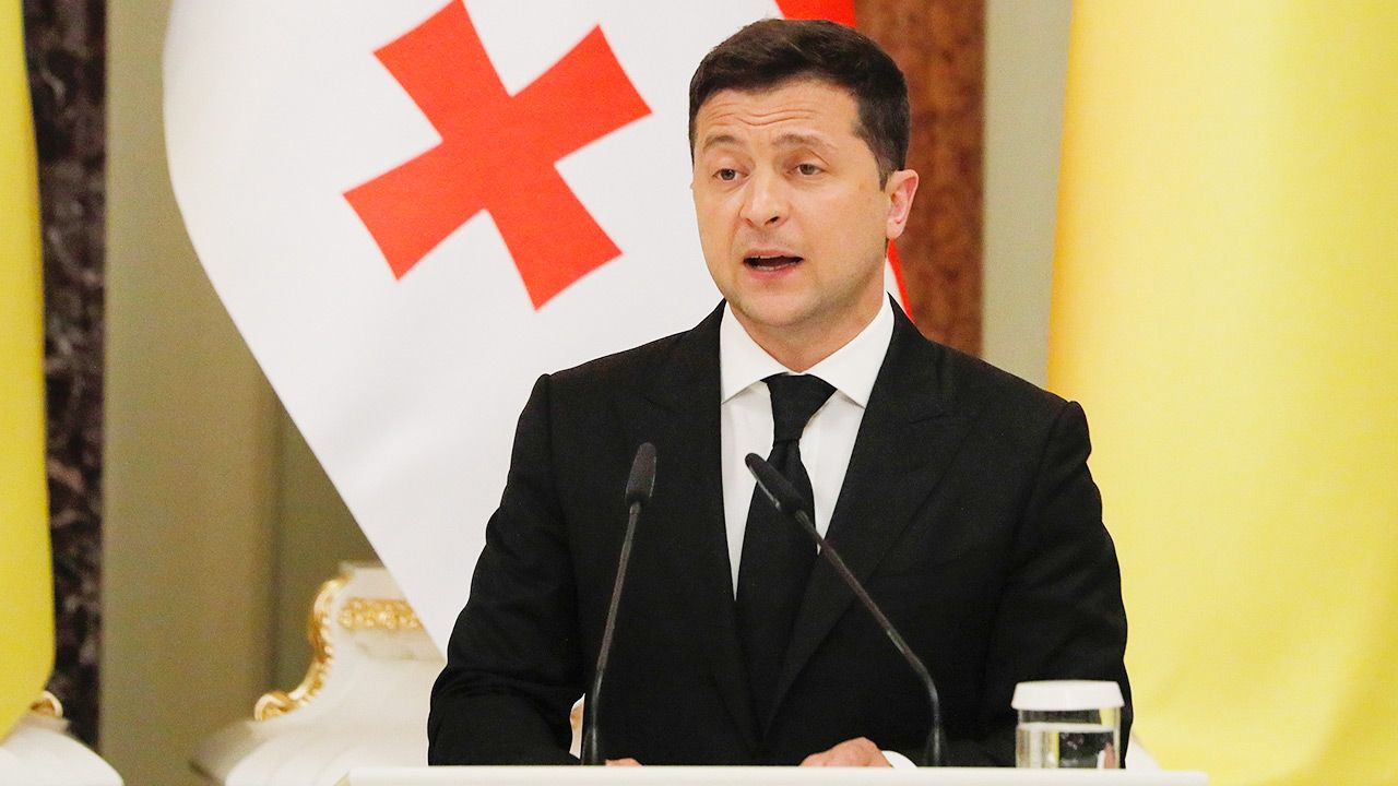 Zełenski ocenił, że dialog polityczny między Kijowem i Tbilisi „nabiera obrotów” (fot. PAP/EPA/SERGEY DOLZHENKO) Zełenski ocenił, że dialog polityczny między Kijowem i Tbilisi „nabiera obrotów” (fot. PAP/EPA/SERGEY DOLZHENKO)