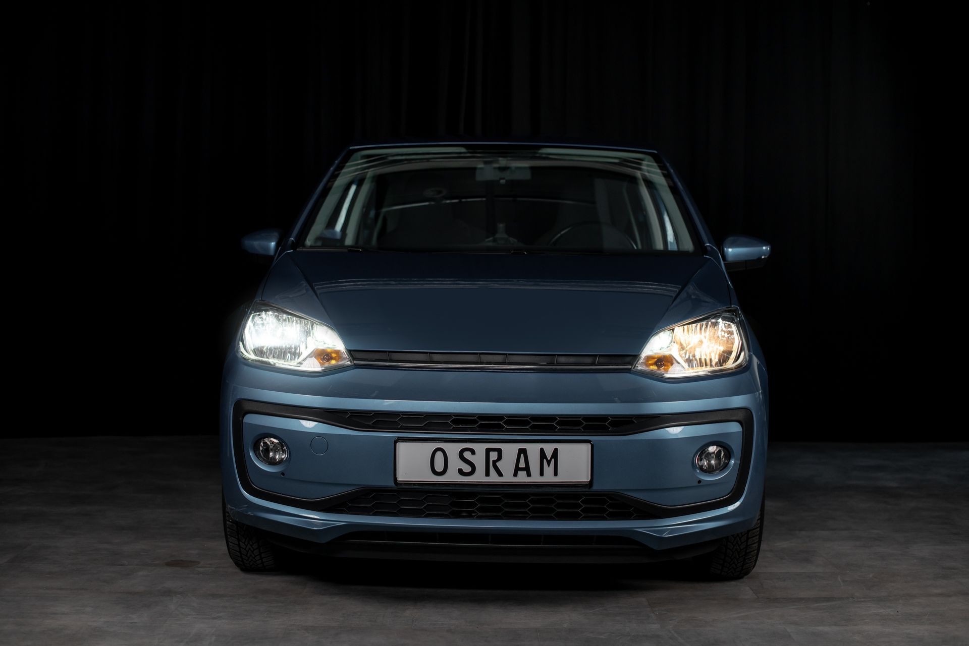 Żarówka Osram Night Breaker LED po lewej (fot. Osram)