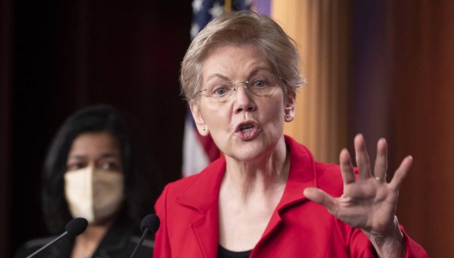 Senator Elizabeth Warren ma mocno lewicowe poglądy (fot. PAP/EPA/MICHAEL REYNOLDS)