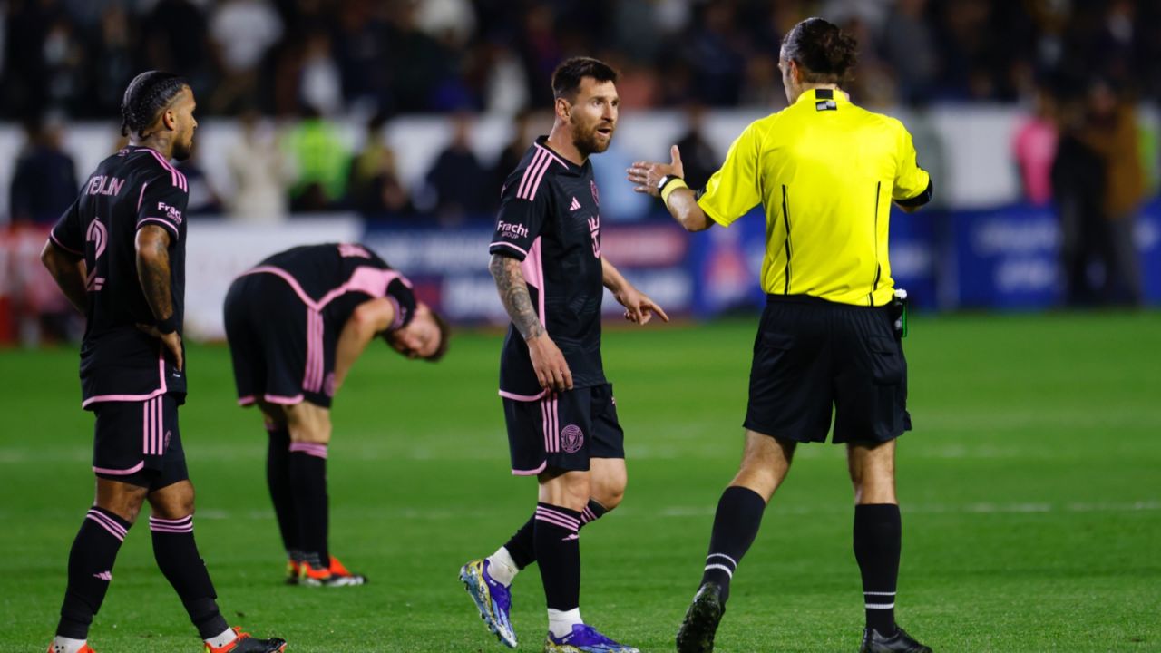 Leo Messi miał mieć poważne pretensje do pracy sędziów (fot. Getty)